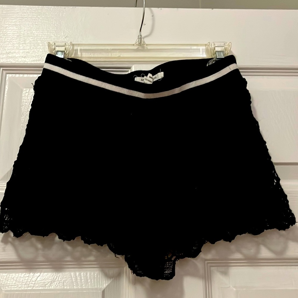 Casual black crocheted shorts